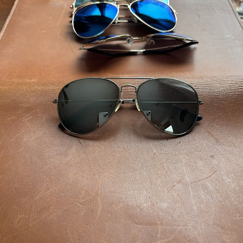 5 Pairs of NEW CHEAP SUNGLASSES - Picture 5 of 7